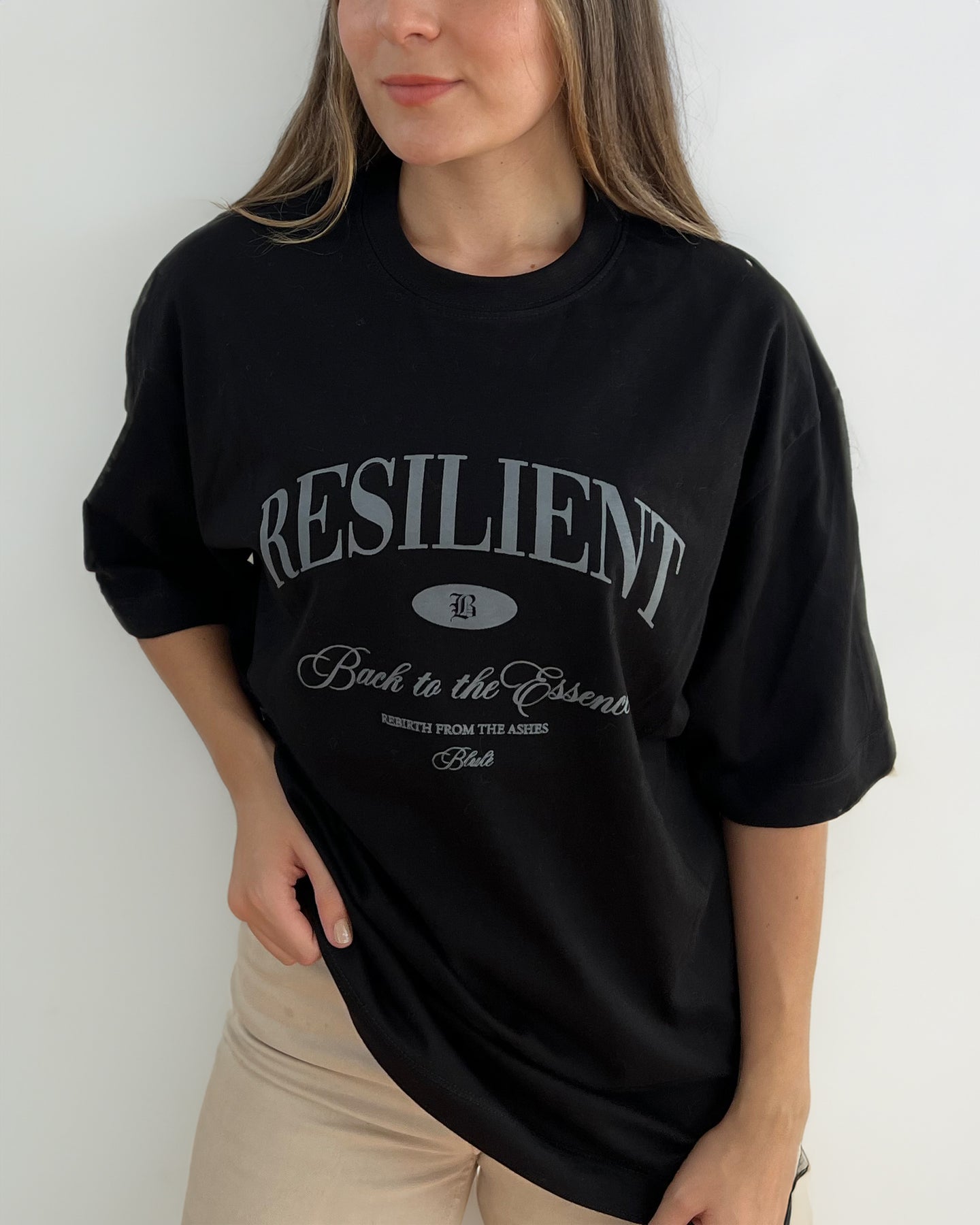 Camiseta Unisex Oversized Back to the essence Gris-Negro